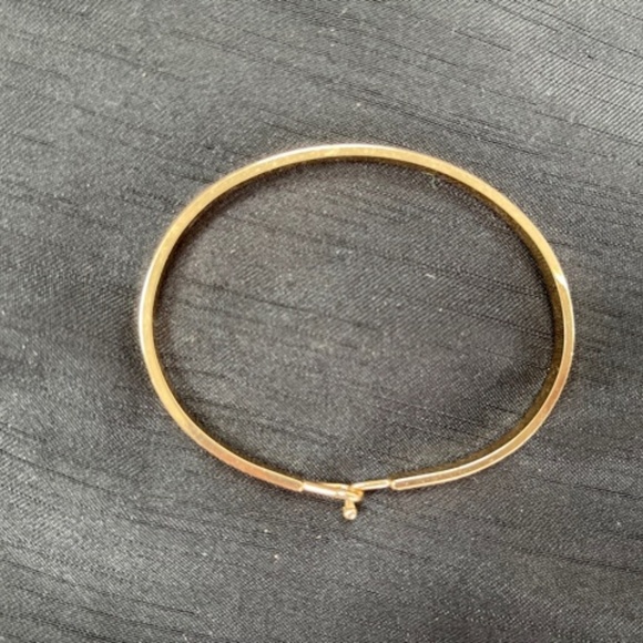 GOLD HORSESHOE BANGLE/BRACELET - Picture 2 of 3